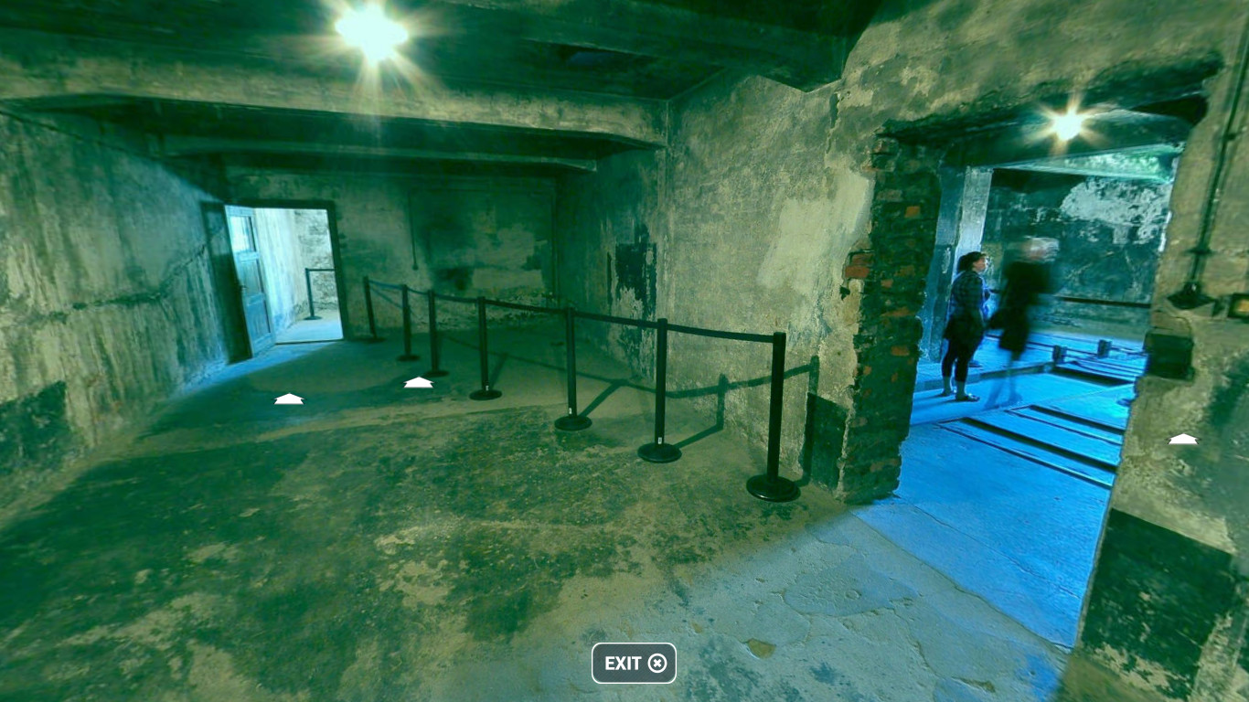 photo of Auschwitz I gas chamber doorways, 2011.jpg