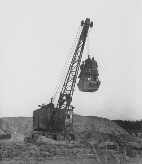 photo of Treblinka I excavator, from ARC.jpg
